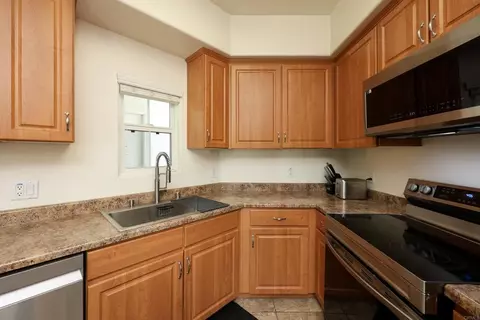 Kitchen - 2724 Lake Pointe Dr #239, Spring Valley, CA 91977 photo 2 of 3