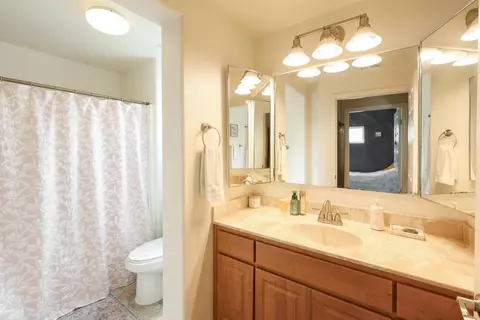 Bath - 2724 Lake Pointe Dr #239, Spring Valley, CA 91977 photo 2 of 3