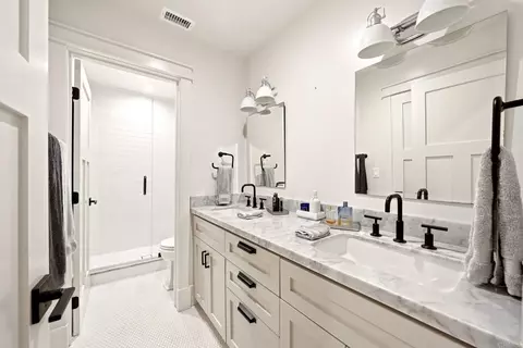 Bath - 825 9th St, Coronado, CA 92118 photo 5 of 6