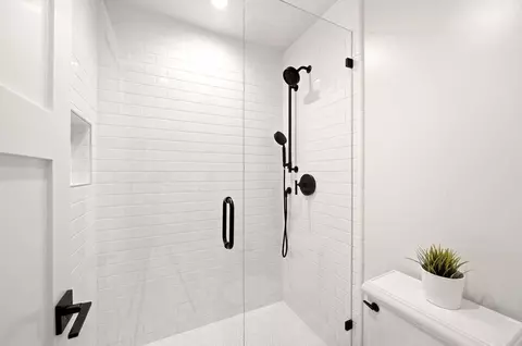Bath - 825 9th St, Coronado, CA 92118 photo 6 of 6