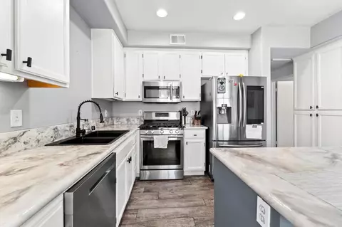 Kitchen - 3239 Dehesa Rd #48, El Cajon, CA 92019 photo 2 of 6