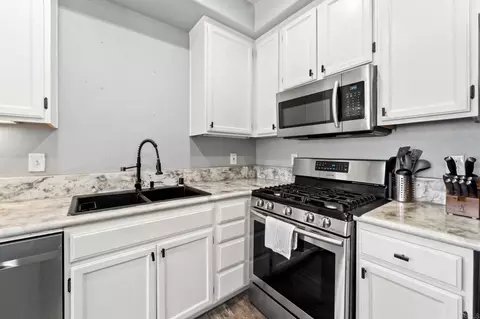 Kitchen - 3239 Dehesa Rd #48, El Cajon, CA 92019 photo 4 of 6