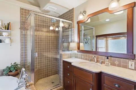 Bath - 1738 Key Ln, El Cajon, CA 92021 photo 5 of 6