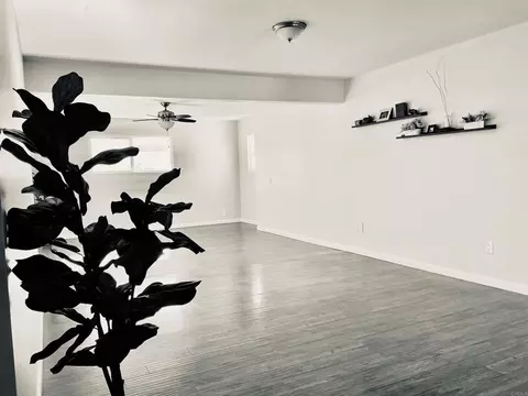 Living - 8427 Carlton Oaks Dr, Santee, CA 92071 photo 2 of 7