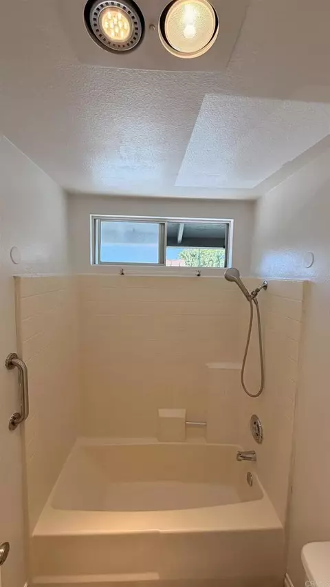 Bath - 1123 Decker St #A, El Cajon, CA 92019 photo 2 of 6