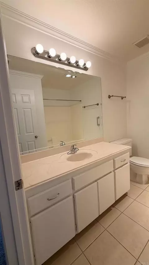Bath - 1123 Decker St #A, El Cajon, CA 92019 photo 6 of 6