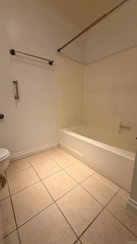 Bath - 1123 Decker St #A, El Cajon, CA 92019 photo 4 of 6