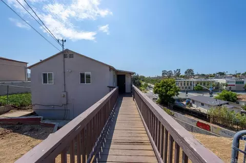 648 51 St, San Diego, CA 92114