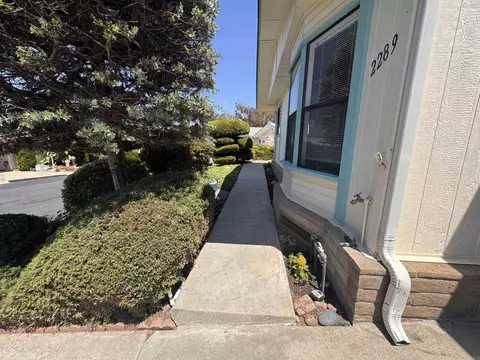 2289 Bryant Dr, Carlsbad, CA 92008 photo 4
