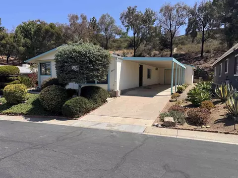 2289 Bryant Dr, Carlsbad, CA 92008 photo 2
