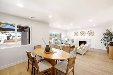 Dining - 14722 Jeff Park Ln, Poway, CA 92064 photo 2 of 4