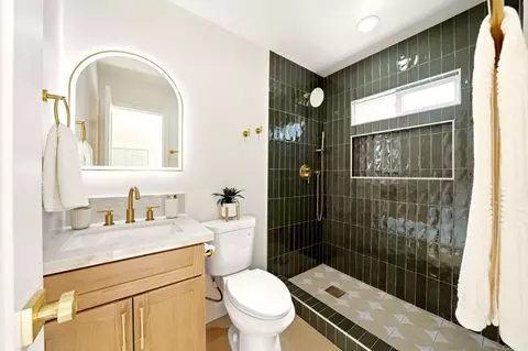 Bath - 14722 Jeff Park Ln, Poway, CA 92064 photo 3 of 3