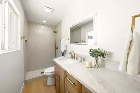 Bath - 14722 Jeff Park Ln, Poway, CA 92064 photo 2 of 3