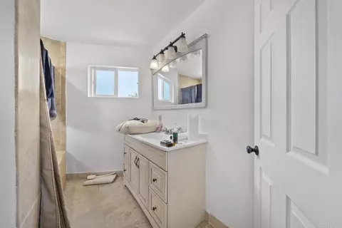 Bath - 826 Ellen Ln, El Cajon, CA 92019 photo 1 of 2