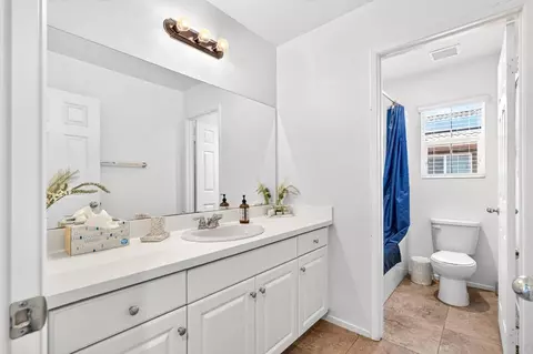 Bath - 259 Dun Blazer Way, Fallbrook, CA 92028 photo 3 of 4