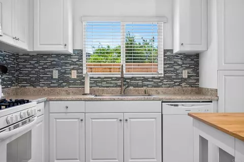 Kitchen - 259 Dun Blazer Way, Fallbrook, CA 92028 photo 3 of 3