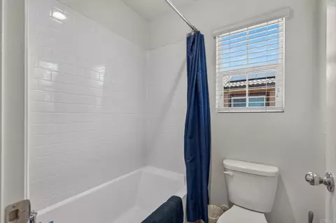 Bath - 259 Dun Blazer Way, Fallbrook, CA 92028 photo 4 of 4