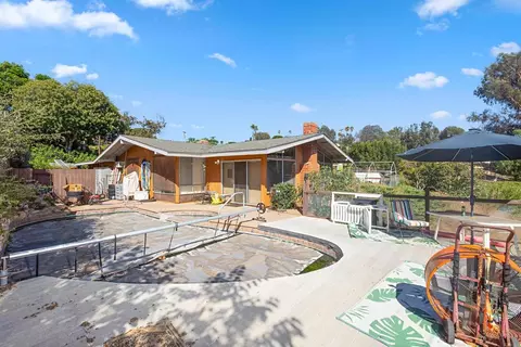 Exterior - 609 Roca Pl, Vista, CA 92084 photo 5 of 14