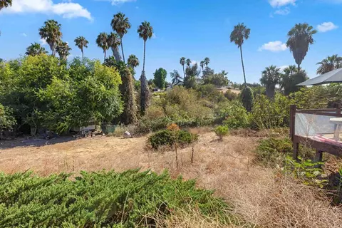 Exterior - 609 Roca Pl, Vista, CA 92084 photo 8 of 14