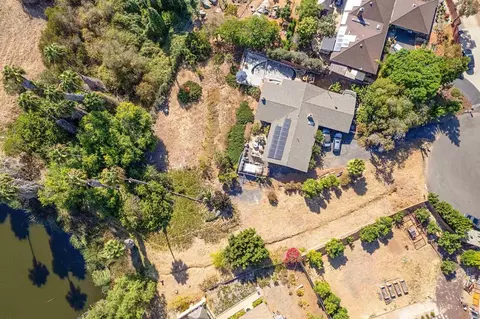 View/Area - 609 Roca Pl, Vista, CA 92084 photo 3 of 6