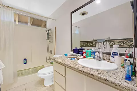 Bath - 609 Roca Pl, Vista, CA 92084 photo 1 of 2