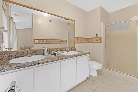Bath - 609 Roca Pl, Vista, CA 92084 photo 2 of 2