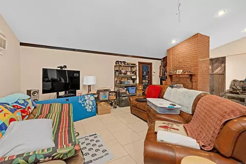 Living - 609 Roca Pl, Vista, CA 92084 photo 1 of 3