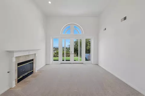 Living - 17572 Via Loma Dr, Poway, CA 92064 photo 5 of 12