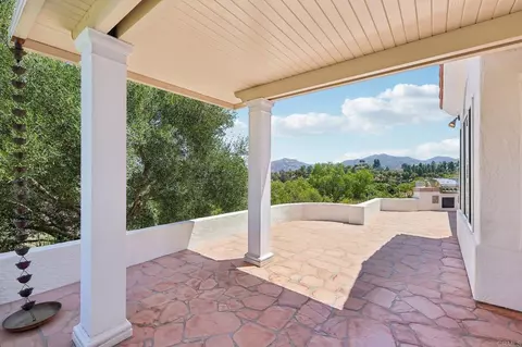 Exterior - 17572 Via Loma Dr, Poway, CA 92064 photo 5 of 14