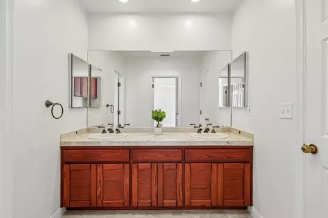 Bath - 17572 Via Loma Dr, Poway, CA 92064 photo 9 of 9