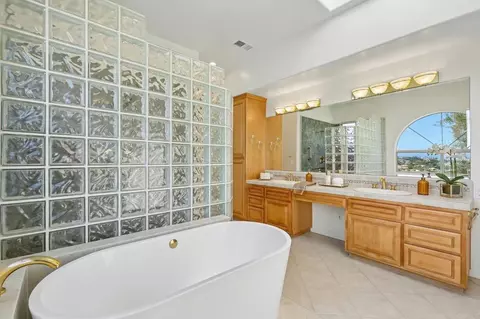 Bath - 17572 Via Loma Dr, Poway, CA 92064 photo 3 of 9