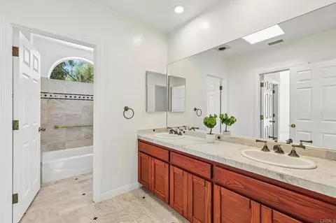Bath - 17572 Via Loma Dr, Poway, CA 92064 photo 7 of 9
