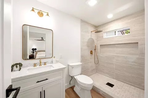 Bath - 1315 Barbara Dr, Vista, CA 92084 photo 4 of 5
