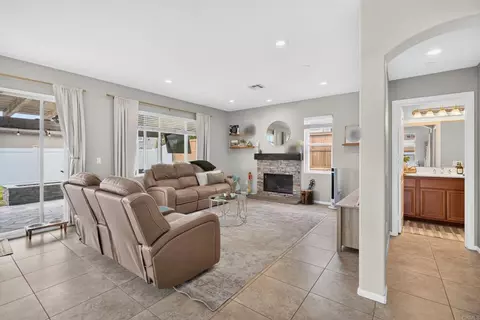Entry Way - 13049 Laurel Canyon Rd, Lakeside, CA 92040 photo 7 of 11
