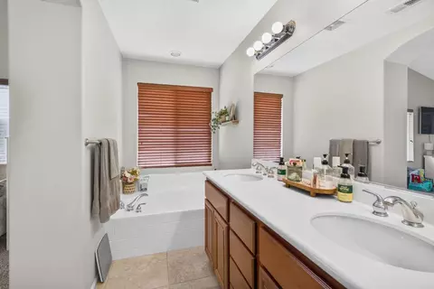 Entry Way - 13049 Laurel Canyon Rd, Lakeside, CA 92040 photo 10 of 11