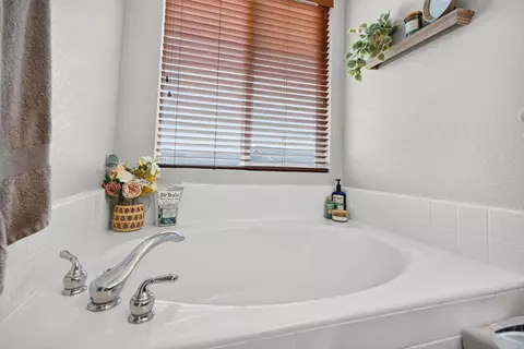 Bath - 13049 Laurel Canyon Rd, Lakeside, CA 92040 photo 2 of 4
