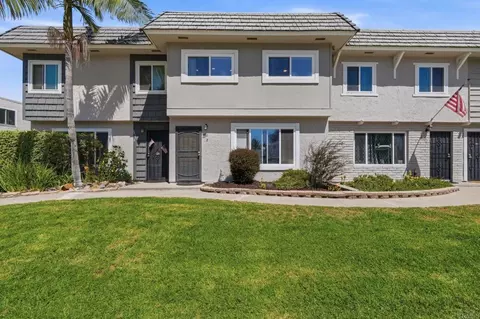 Exterior - 9416 Carlton Oaks Dr #B, Santee, CA 92071 photo 2 of 7