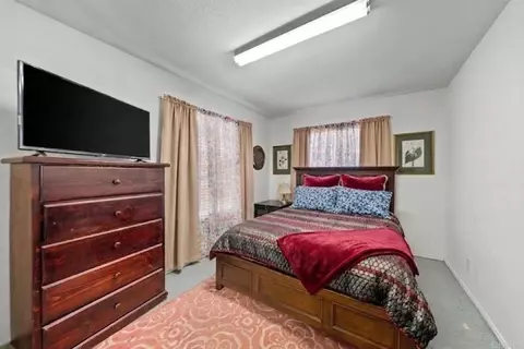 Bedroom - 1999 Pecan Tree St, Hemet, CA 92545 photo 2 of 5