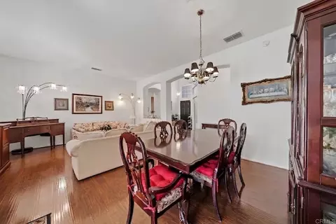 Dining - 1999 Pecan Tree St, Hemet, CA 92545 photo 2 of 3