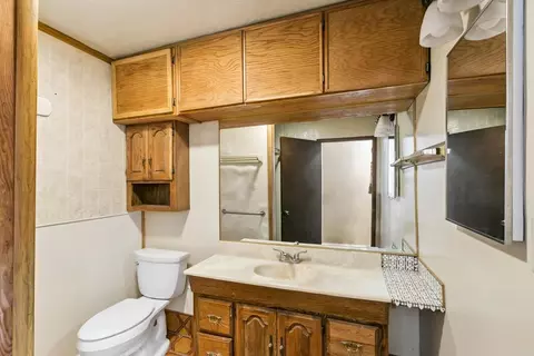 Bath - 28930 Oak Ln, Pine Valley, CA 91962 photo 3 of 3