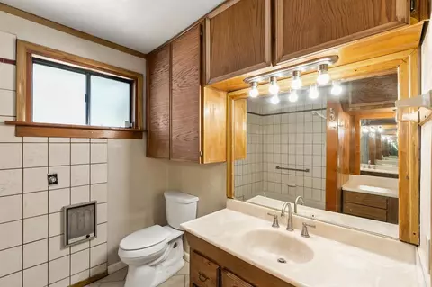 Bath - 28930 Oak Ln, Pine Valley, CA 91962 photo 2 of 3