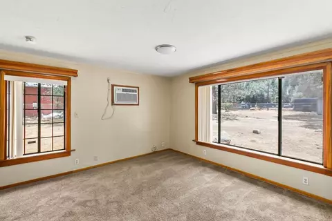 Living - 28930 Oak Ln, Pine Valley, CA 91962 photo 2 of 6