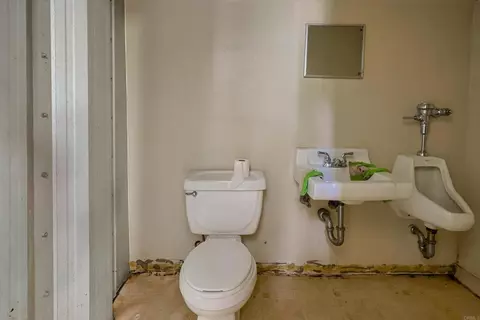 Bath - 1437 Shasta Way, Boulevard, CA 91905 photo 3 of 4