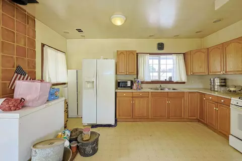 Kitchen - 1437 Shasta Way, Boulevard, CA 91905 photo 2 of 4
