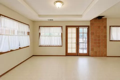 Living - 1437 Shasta Way, Boulevard, CA 91905 photo 6 of 6
