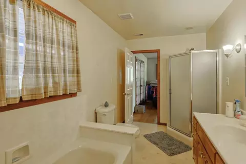 Bath - 1437 Shasta Way, Boulevard, CA 91905 photo 1 of 4