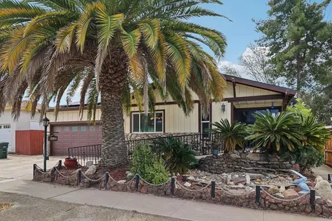 Exterior - 9535 Lakeview Dr, La Mesa, CA 91942 photo 10 of 13