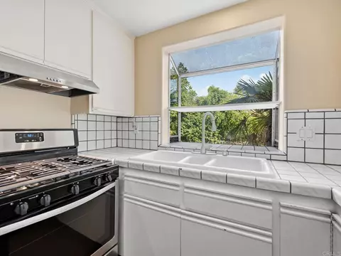 Kitchen - 553 Hygeia, Encinitas, CA 92024 photo 3 of 4