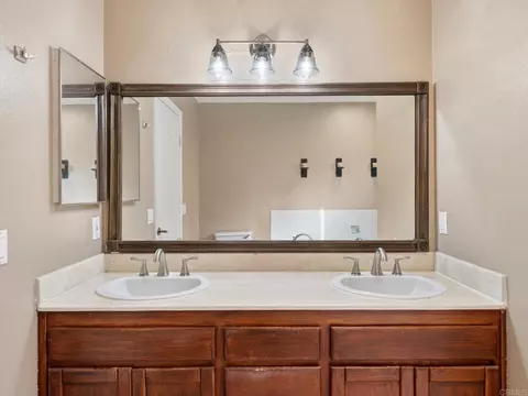 Bath - 553 Hygeia, Encinitas, CA 92024 photo 2 of 3