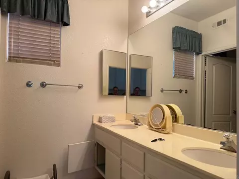 Bath - 715 Marsopa Dr, Vista, CA 92081 photo 3 of 6